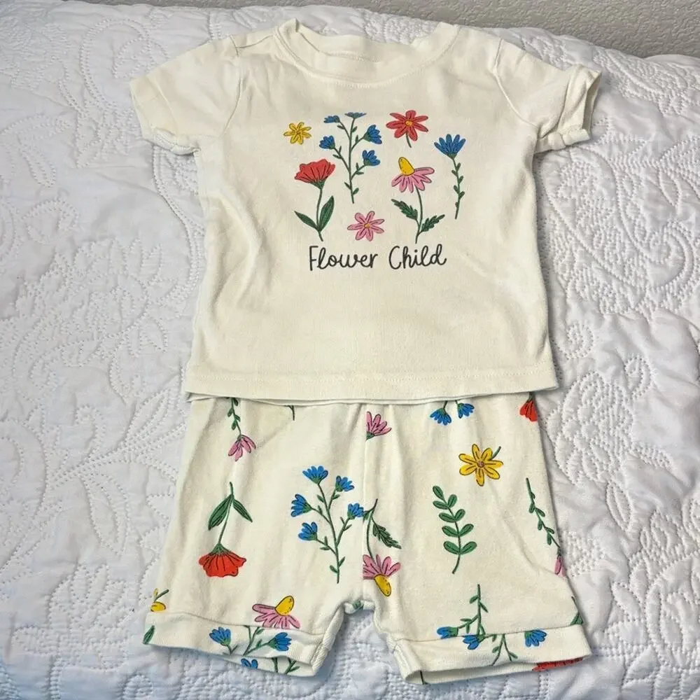 Old Navy Cream Flower Child Floral T-Shirt and Shorts Set Sz 6-12 months Spring